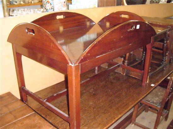 Butlers tray on stand(-)